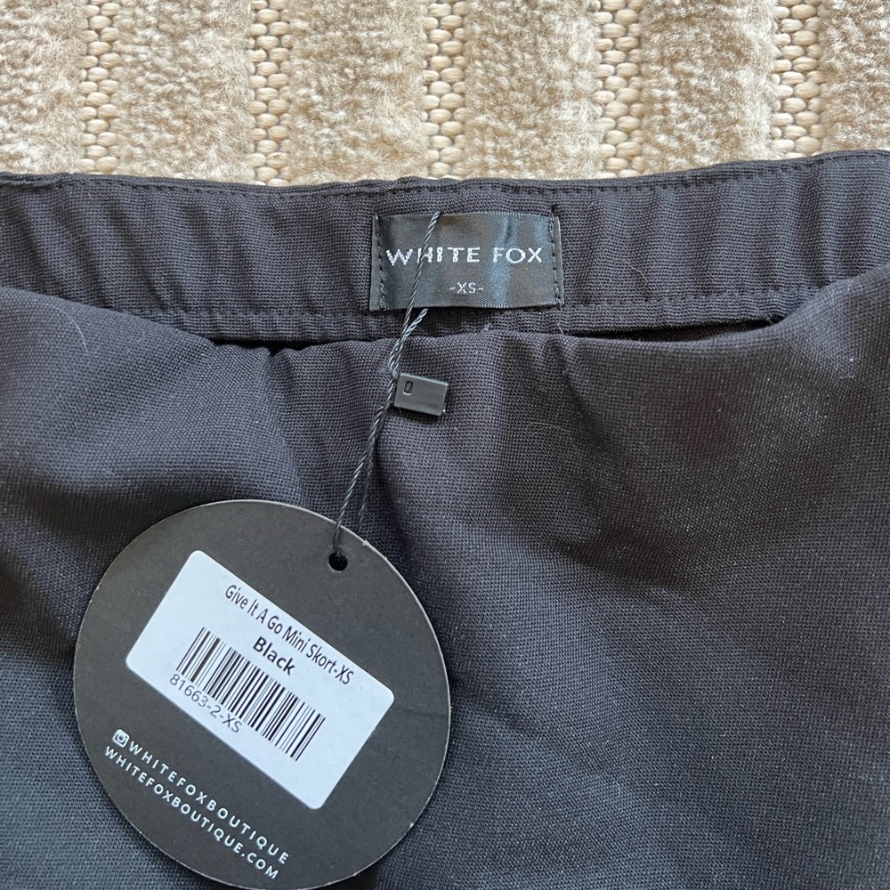 *****SOLD DO NOT BUY*****NWT White Fox Black Mini Skort - Picture 2 of 3